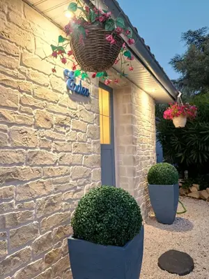 Jardin de l'établissement L''Eden Studio avec jardin, et parking