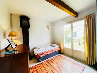 Un ou plusieurs lits dans un hébergement de l'établissement Maison de Vacances au Cœur de Fouras, 5 Pers, Jardin, Proche Plage - FR-1-709-100