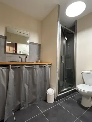 Salle de bains dans l'établissement La Ganterie