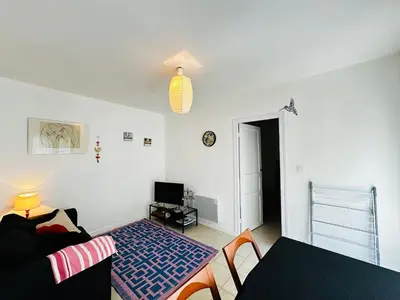 Télévision ou salle de divertissement dans l'établissement Maisonnette cosy à Fouras, proche plage et centre, 2 pers - FR-1-709-88