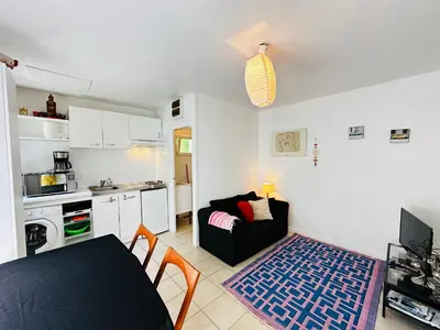 Cuisine ou kitchenette dans l'établissement Maisonnette cosy à Fouras, proche plage et centre, 2 pers - FR-1-709-88