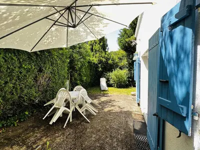 Jardin de l'établissement Maisonnette cosy à Fouras, proche plage et centre, 2 pers - FR-1-709-88