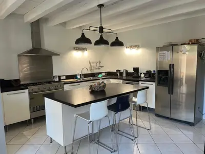 Cuisine ou kitchenette dans l'établissement Domaine Ericarclem