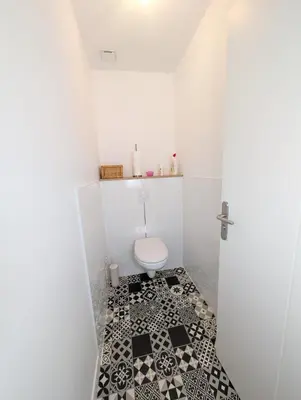Salle de bains dans l'établissement Le Porchaire - Appart 2ch - Elégant Spacieux et Calme au centre ville de Poitiers - Futuroscope à 20 min