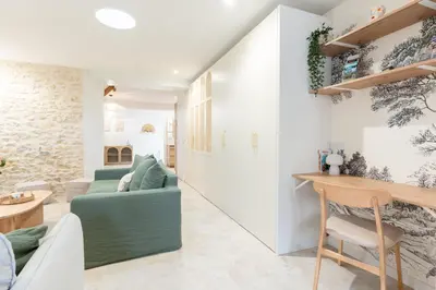 Coin salon dans l'établissement Serenity Appart', Les Clés de l'Espoir, proche Poitiers