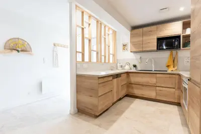 Cuisine ou kitchenette dans l'établissement Serenity Appart', Les Clés de l'Espoir, proche Poitiers