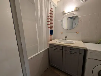 Salle de bains dans l'établissement Appartement du Cordouan, lumineux, calme et central a 100m du marché