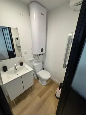 Salle de bains dans l'établissement Logement 7 parking gratuit