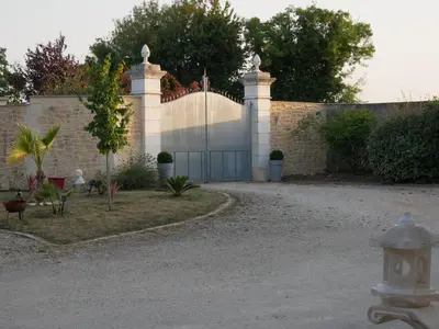 Jardin de l'établissement L'Enclos de La Grande Flûte