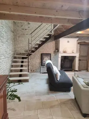 Coin salon dans l'établissement Gîte familial Marais Poitevin Les glycines