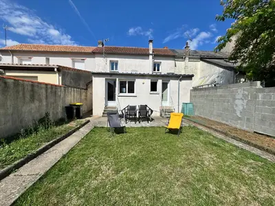 Jardin de l'établissement Maison Malabry en hyper centre avec jardin 6 pers