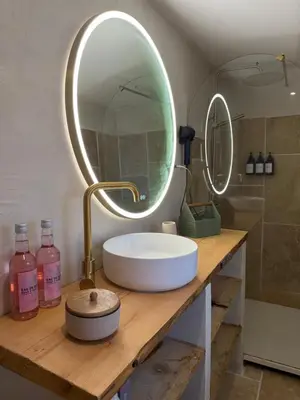 Salle de bains dans l'établissement Cocon avec jacuzzi