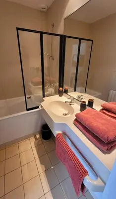 Salle de bains dans l'établissement Le Studio 362 Proche Futuroscope et Arena 1 à 2 Pers