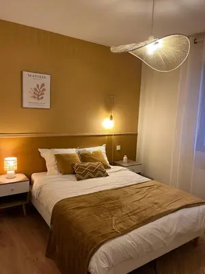 Un ou plusieurs lits dans un hébergement de l'établissement T2 balcon et parking à 10 min du centre