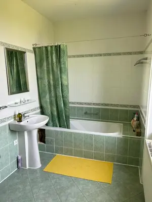 Salle de bains dans l'établissement LA Combe