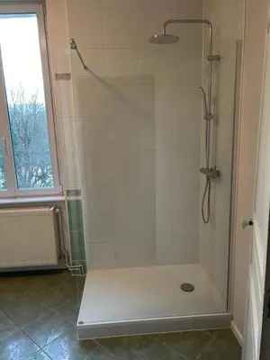 Salle de bains dans l'établissement LA Combe