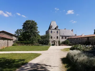 Jardin de l'établissement Logis de La Roulière