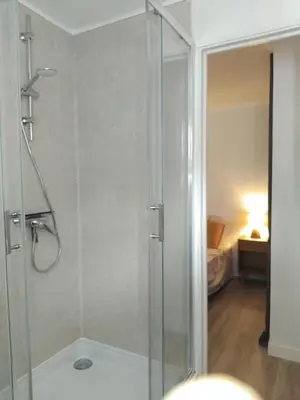 Salle de bains dans l'établissement Loc'Issime ! Clim - PK privé gratuit