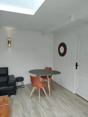 Coin salon dans l'établissement Loc'Issime ! Clim - PK privé gratuit