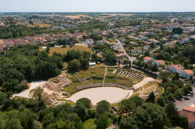 Vue panoramique sur l'établissement Les Arènes - Grande maison familiale rénovée, 6 à 12 personnes , Vue sur les Arènes, Garage véhicule électrique, Parking Gratuit