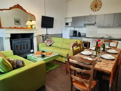 Cuisine ou kitchenette dans l'établissement Les Gîtes de Fontenioux