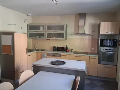 Cuisine ou kitchenette dans l'établissement Grand appartement 80 m2 centre ville lumineux