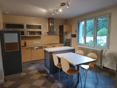 Cuisine ou kitchenette dans l'établissement Grand appartement 80 m2 centre ville lumineux
