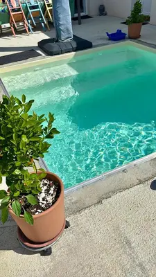 Piscine de l'établissement Lits faits, valise à poser, 3 mn Futuroscope ou située à proximité