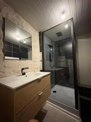 Salle de bains dans l'établissement Le Cocon - Appartement avec salle de Cinéma