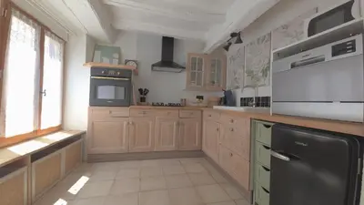 Cuisine ou kitchenette dans l'établissement L'Hirondelle