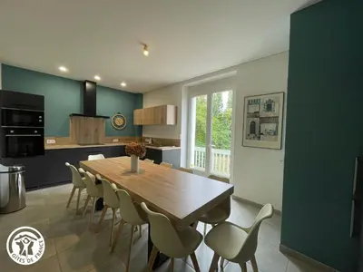 Cuisine ou kitchenette dans l'établissement Gîte spacieux proche sites naturels et Puy du Fou - FR-1-426-588