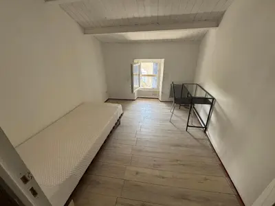 Télévision ou salle de divertissement dans l'établissement Maison dans village calme à la mer