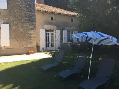 Jardin de l'établissement Le Logis de Limalonges