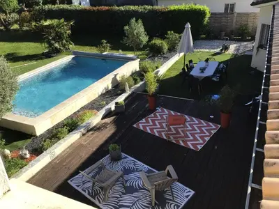 Piscine de l'établissement Havre de paix avec 2 chambres et salle de bain ou située à proximité