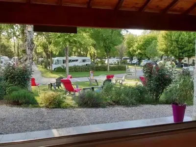 Jardin de l'établissement Spacieux Chalet 3 Chambres avec Terrasse - API-1-52-660