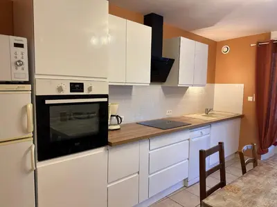 Cuisine ou kitchenette dans l'établissement Domaine du Thie