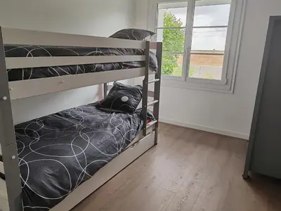 Un ou plusieurs lits dans un hébergement de l'établissement Maison Cosy Porte de La Rochelle