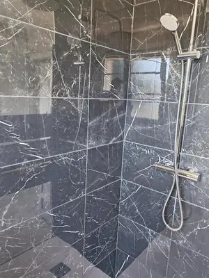 Salle de bains dans l'établissement Maison Cosy Porte de La Rochelle