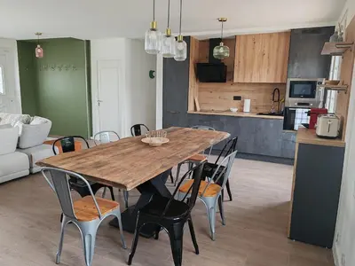 Cuisine ou kitchenette dans l'établissement Maison Cosy Porte de La Rochelle