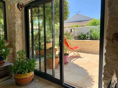 Jardin de l'établissement Maison au calme proche de La Rochelle