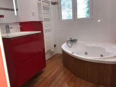 Salle de bains dans l'établissement The countryside in the ocean at La Rochelle with your feet in the barn