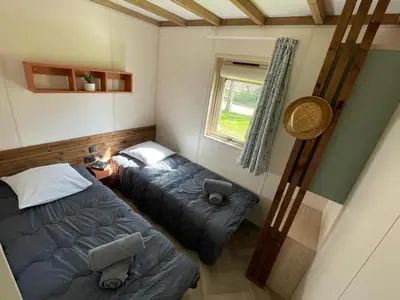 Un ou plusieurs lits dans un hébergement de l'établissement Chalet 39m² pour 4 personnes avec terrasse - API-1-52-669