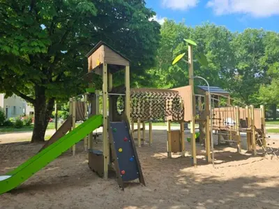 Aire de jeux pour enfants de l'établissement Chalet 39m² pour 4 personnes avec terrasse - API-1-52-669