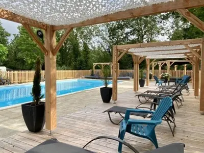 Piscine de l'établissement Chalet 39m² pour 4 personnes avec terrasse - API-1-52-669 ou située à proximité