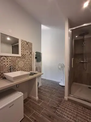 Salle de bains dans l'établissement Chambre suite avec terrasse