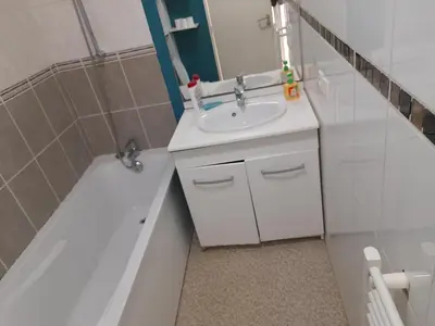 Salle de bains dans l'établissement POITIERS Séjour