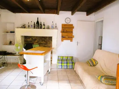 Coin salon dans l'établissement à 10mn RN10 et RN141 ,15mn Angouleme, Cognac, Barbezieux,1h Bordeaux, !