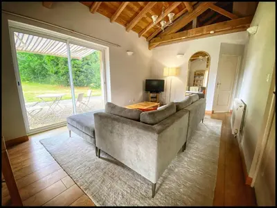 Télévision ou salle de divertissement dans l'établissement La Grange charentaise