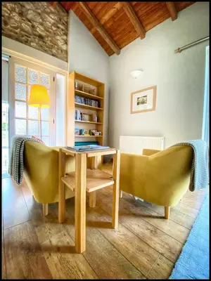 Coin salon dans l'établissement La Grange charentaise