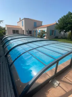 Piscine de l'établissement Villa avec jardin et piscine 3 minutes de la Rochelle ou située à proximité
